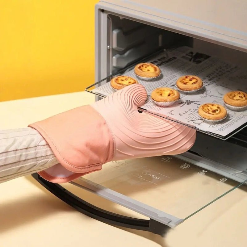 Textured Heat Resistant Silicone Oven Mitt - Image 6