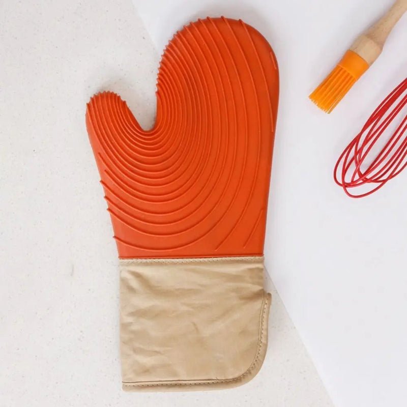 Textured Heat Resistant Silicone Oven Mitt - Image 4